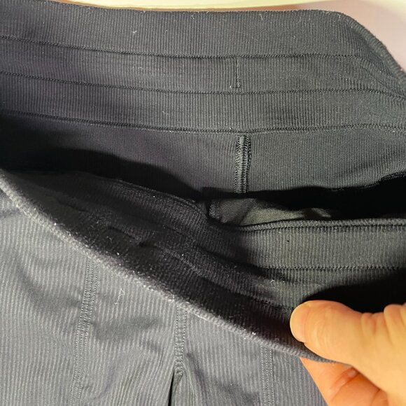 Lululemon Size 4 Studio Crop Black Pants Pull-on Drawstring Cuffs W6601S - Picture 5 of 6